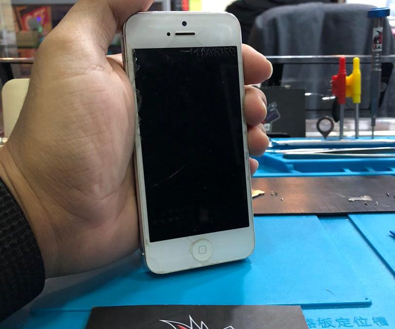 Penukaran LCD Skrin iPhone 5 di iPro Ampang