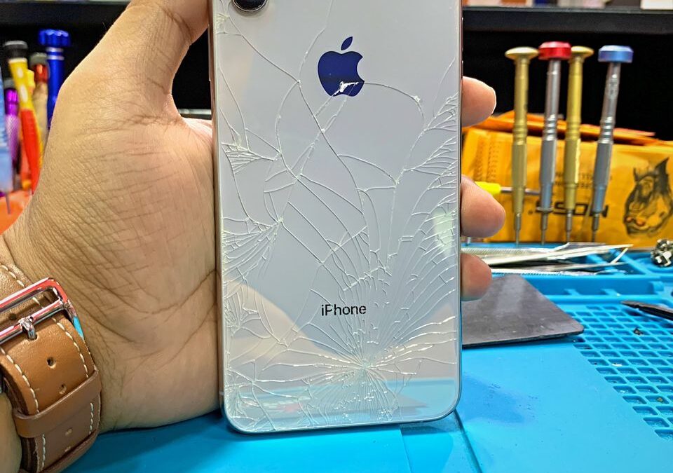 Repair iPhone Xs Max Backglass Crack In KL