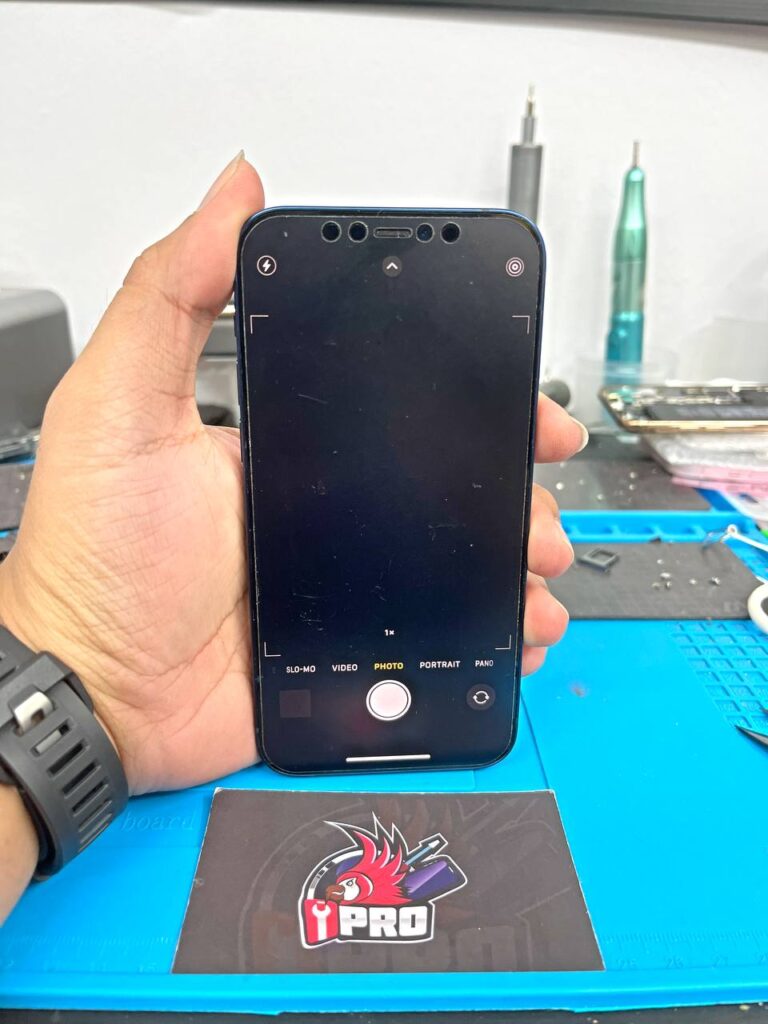 Kamera iPhone yang rosak hanya memberikan paparan gelap sahaja