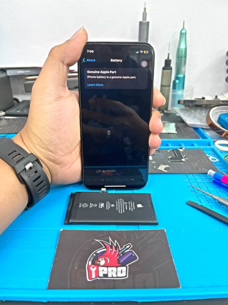 Selesai tukar bateri genuine iPhone