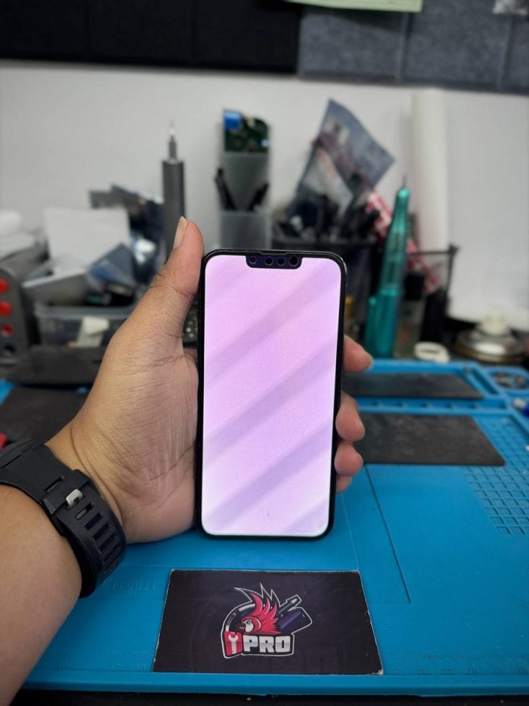 sebelum repair iphone skrin putih