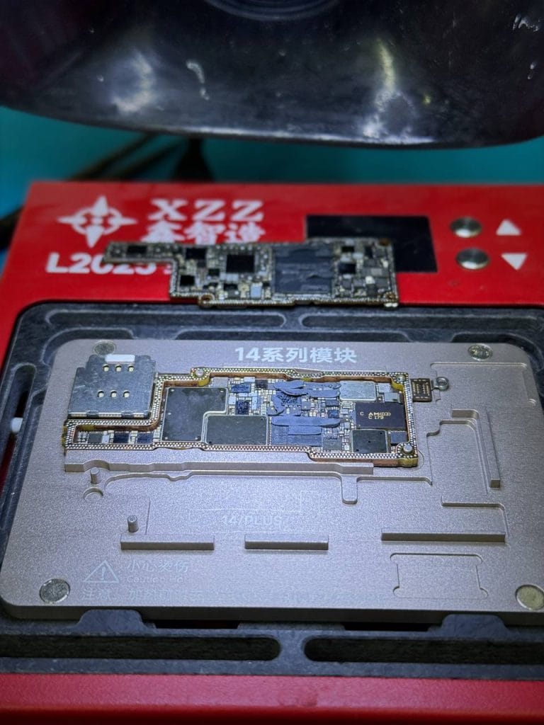 Proses repair motherboard iPhone 14 Pro Max