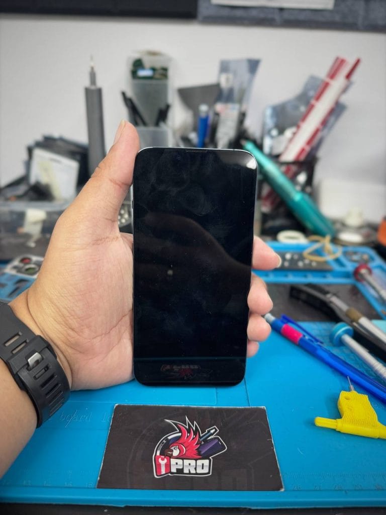 iPhone tak boleh on ketika sampai di iPro Ampang