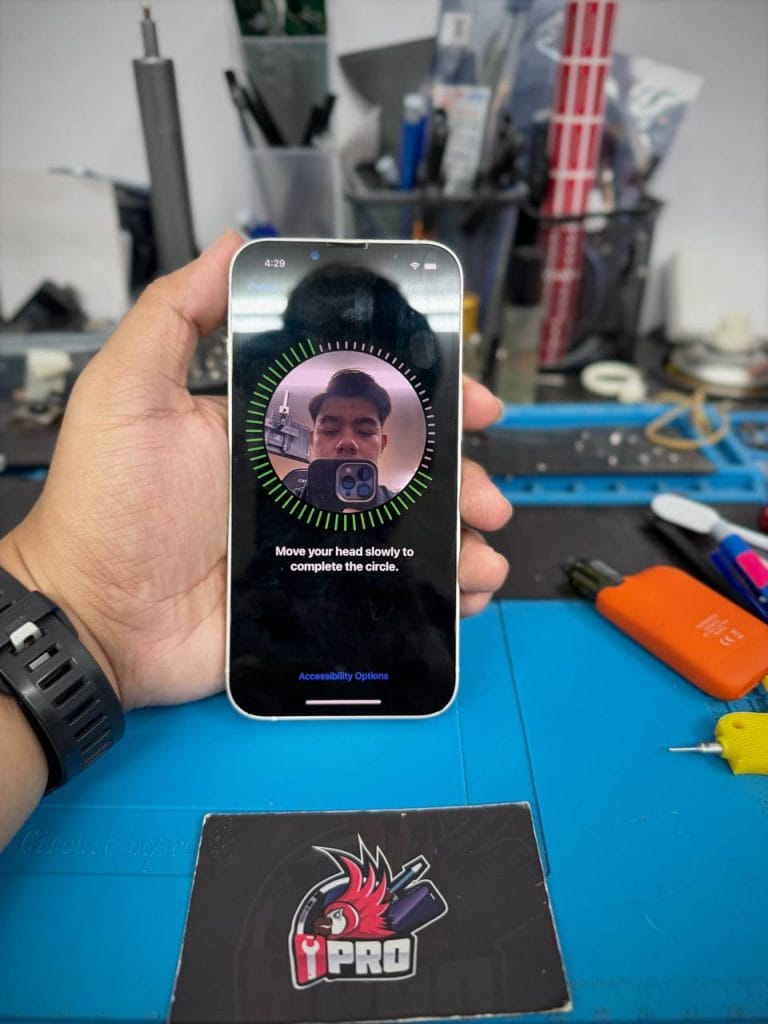 Selepas repair face ID iPhone. Bulatan hijau pada bahagian kamera sudah muncul 