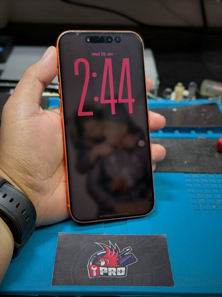 Sebelum tukar skrin iPhone. Skrin iPhone 17 Pro Max masuk boleh digunakan